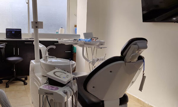 Dr. Furgel Peña | Implantes Dentales