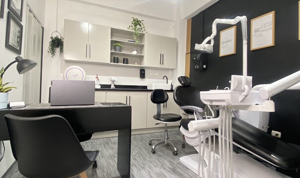 Confidental Clinic by Josias Habiezer