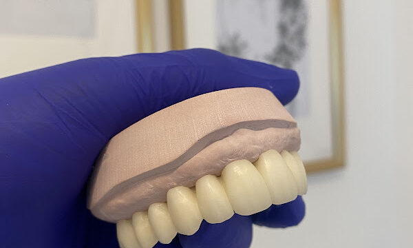 Dr. Marck Rodríguez, Odontología